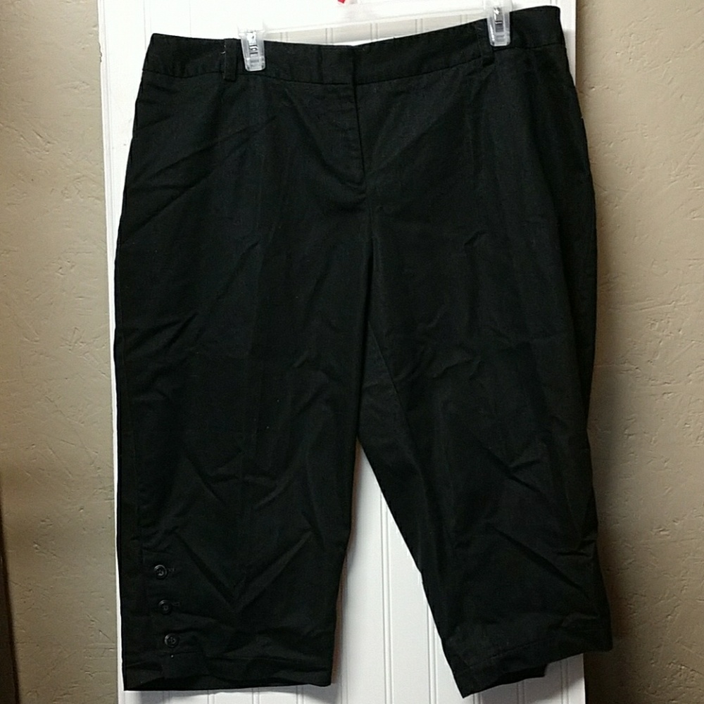 Plus size light-weight Capri's